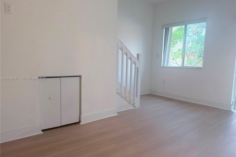 Снять в аренду кондоминиум в Майами, Флорида 2 спальни, 87.33м2, № 2089534 - фото 12