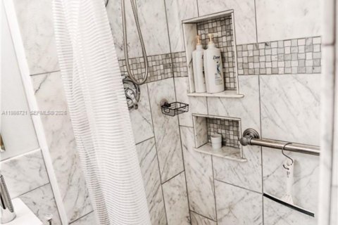 Villa ou maison à louer à Wilton Manors, Floride: 558.81 m2 № 2048410 - photo 8