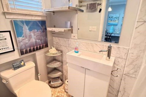 Villa ou maison à louer à Wilton Manors, Floride: 558.81 m2 № 2048410 - photo 6