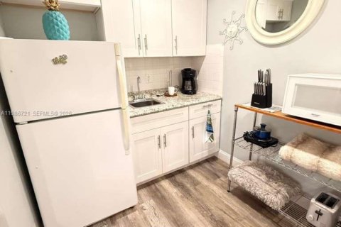 Villa ou maison à louer à Wilton Manors, Floride: 558.81 m2 № 2048410 - photo 5