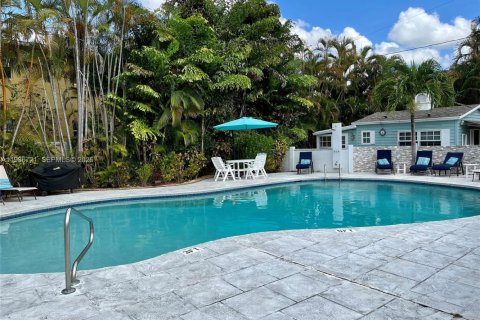 Villa ou maison à louer à Wilton Manors, Floride: 558.81 m2 № 2048410 - photo 11