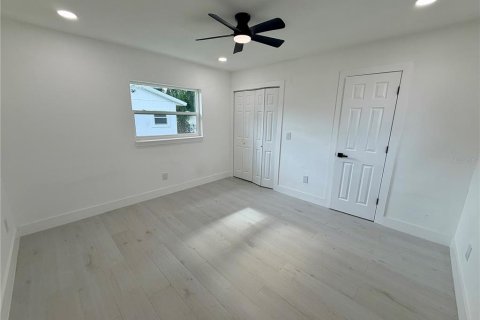 House in Tampa, Florida 3 bedrooms, 128.86 sq.m. № 2273300 - photo 21