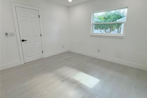 House in Tampa, Florida 3 bedrooms, 128.86 sq.m. № 2273300 - photo 13
