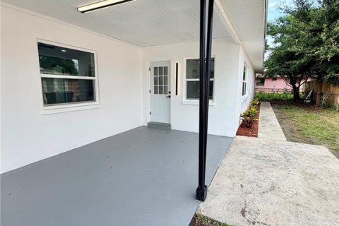 House in Tampa, Florida 3 bedrooms, 128.86 sq.m. № 2273300 - photo 8