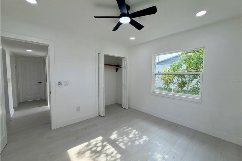 House in Tampa, Florida 3 bedrooms, 128.86 sq.m. № 2273300 - photo 25