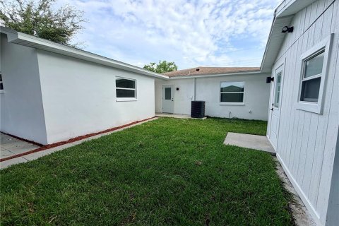 House in Tampa, Florida 3 bedrooms, 128.86 sq.m. № 2273300 - photo 12