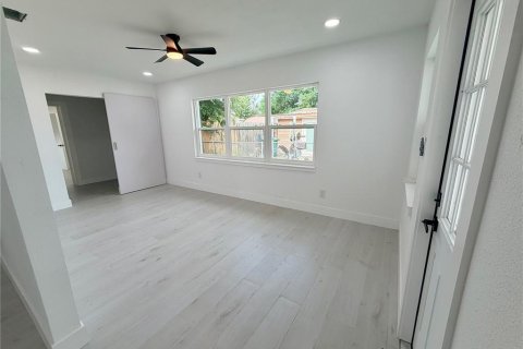 House in Tampa, Florida 3 bedrooms, 128.86 sq.m. № 2273300 - photo 17