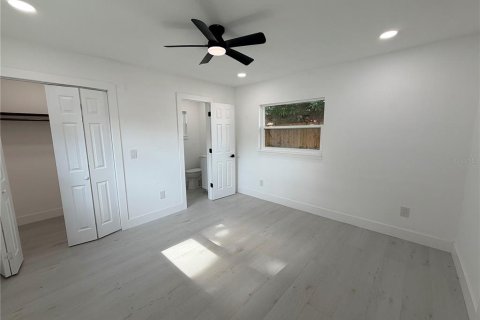 House in Tampa, Florida 3 bedrooms, 128.86 sq.m. № 2273300 - photo 24