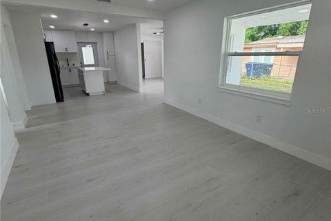 House in Tampa, Florida 3 bedrooms, 128.86 sq.m. № 2273300 - photo 15