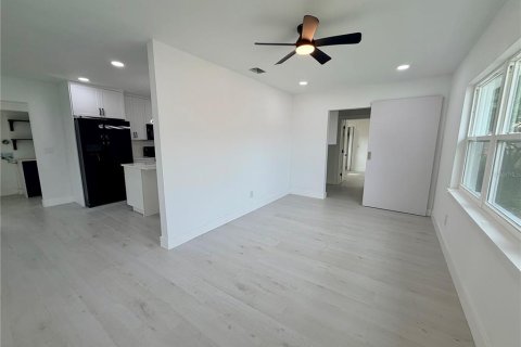 House in Tampa, Florida 3 bedrooms, 128.86 sq.m. № 2273300 - photo 19