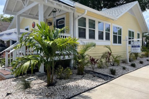 House in Saint Petersburg, Florida 3 bedrooms, 111.48 sq.m. № 1793181 - photo 2