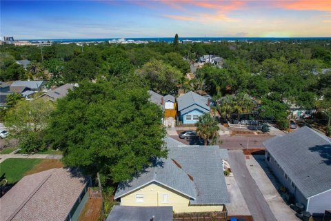 House in Saint Petersburg, Florida 3 bedrooms, 111.48 sq.m. № 1793181 - photo 29