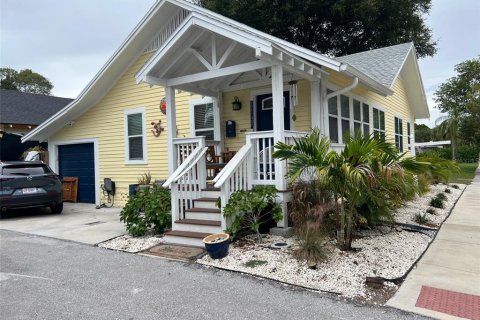 House in Saint Petersburg, Florida 3 bedrooms, 111.48 sq.m. № 1793181 - photo 27