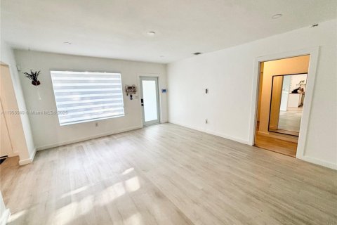 Casa en alquiler en El Portal, Florida, 3 dormitorios, 166.3 m2 № 1964714 - foto 12