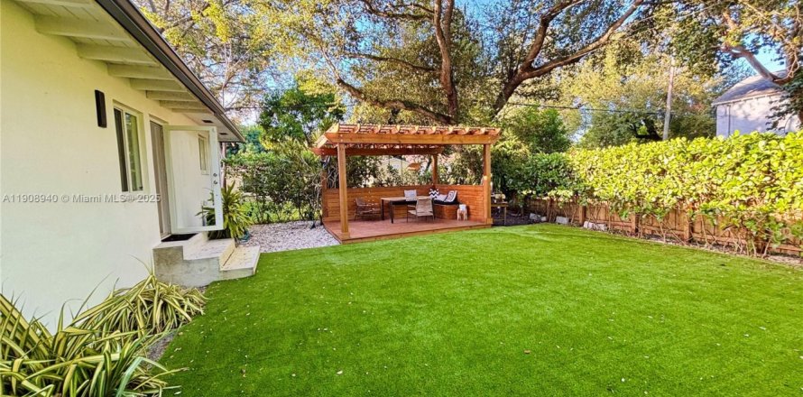 Casa en El Portal, Florida 3 dormitorios, 166.3 m2 № 1964714