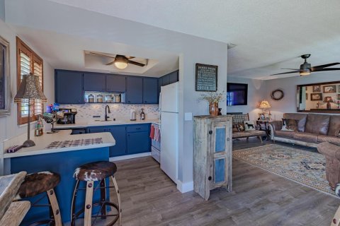Condo in Stuart, Florida, 2 bedrooms  № 2194433 - photo 8