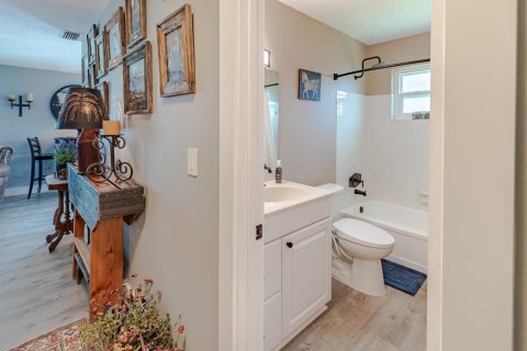 Condo in Stuart, Florida, 2 bedrooms  № 2194433 - photo 22