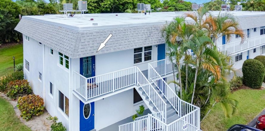 Condo in Stuart, Florida, 2 bedrooms  № 2194433