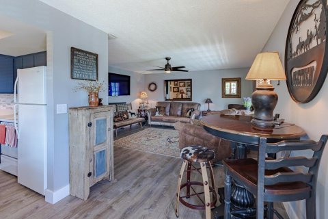 Condo in Stuart, Florida, 2 bedrooms  № 2194433 - photo 2