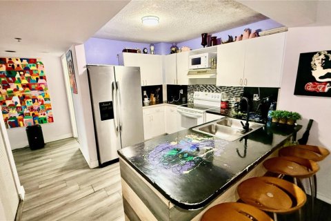 Copropriété à vendre à Miami, Floride: 2 chambres, 81.75 m2 № 2010791 - photo 4