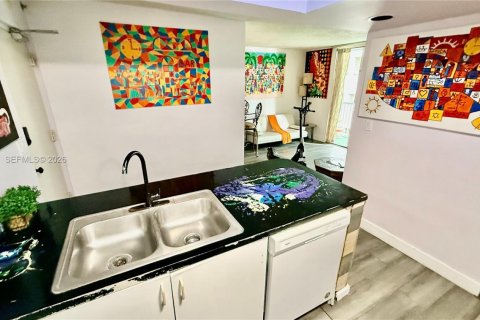 Copropriété à vendre à Miami, Floride: 2 chambres, 81.75 m2 № 2010791 - photo 5