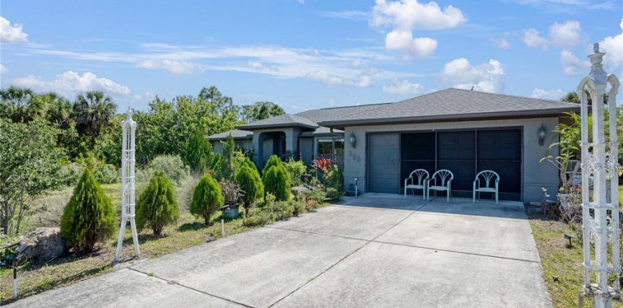 House in Port Charlotte, Florida 3 bedrooms, 125.98 sq.m. № 1654713