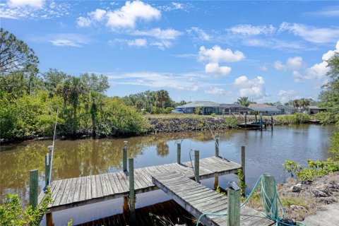 House in Port Charlotte, Florida 3 bedrooms, 125.98 sq.m. № 1654713 - photo 25