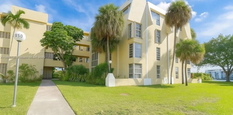 Кондоминиум с 2 спальнями в Майами, Флорида № 2015137