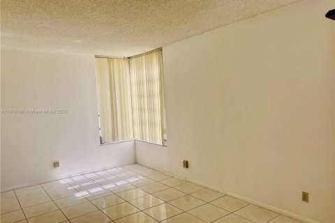 Купить кондоминиум в Майами, Флорида 2 спальни, № 2015137 - фото 9