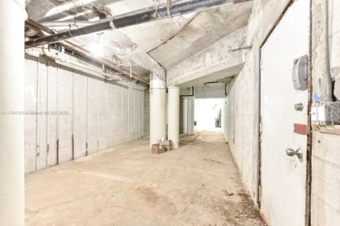 Condo in Miami, Florida, 7 bedrooms  № 1700573 - photo 6