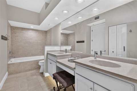 Condo in Ponce Inlet, Florida, 3 bedrooms № 2425379 - photo 17