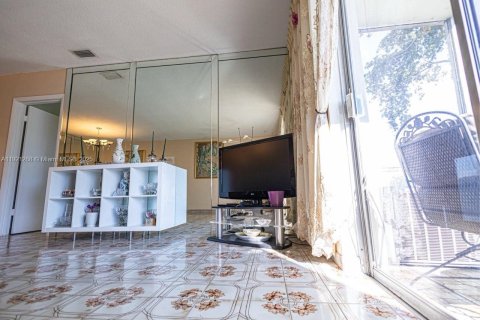 Copropriété à vendre à Miami, Floride: 1 chambre, 82.03 m2 № 2018785 - photo 29