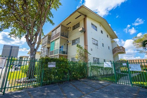 Copropriété à vendre à Miami, Floride: 1 chambre, 82.03 m2 № 2018785 - photo 2