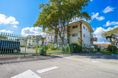 Copropriété à vendre à Miami, Floride: 1 chambre, 82.03 m2 № 2018785 - photo 24