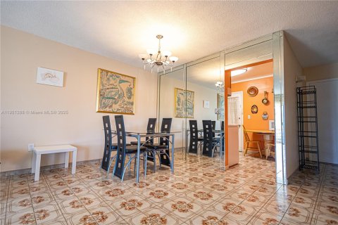 Copropriété à vendre à Miami, Floride: 1 chambre, 82.03 m2 № 2018785 - photo 11