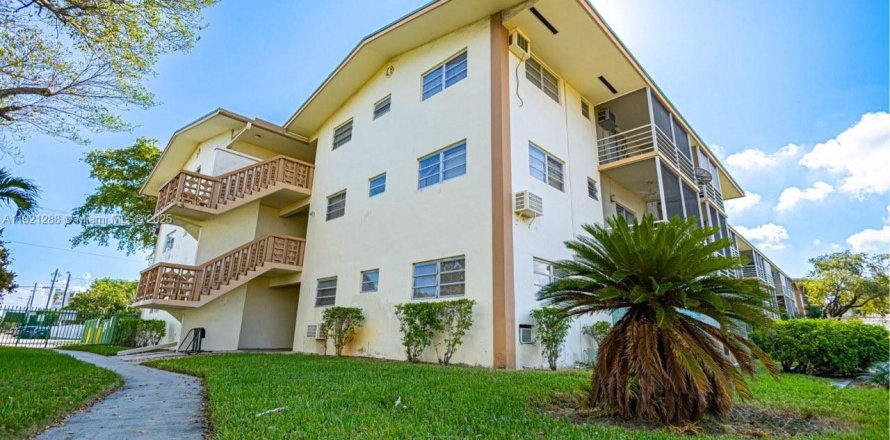 Condo à Miami, Floride, 1 chambre  № 2018785