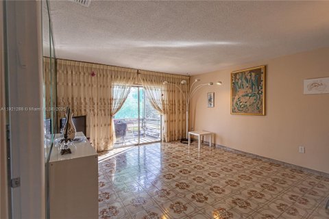 Copropriété à vendre à Miami, Floride: 1 chambre, 82.03 m2 № 2018785 - photo 3