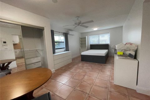 House in Miami, Florida 1 bedroom, 42.46 sq.m. № 2075173 - photo 10
