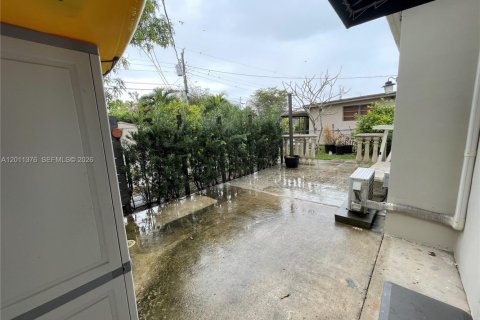 House in Miami, Florida 1 bedroom, 42.46 sq.m. № 2075173 - photo 13