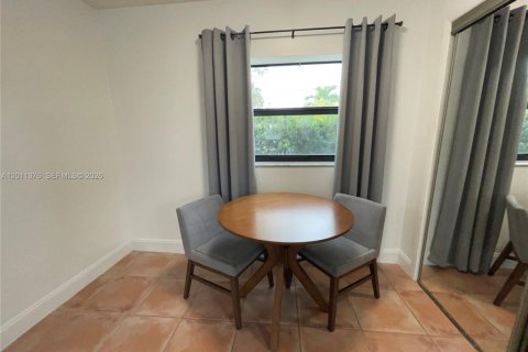 House in Miami, Florida 1 bedroom, 42.46 sq.m. № 2075173 - photo 7