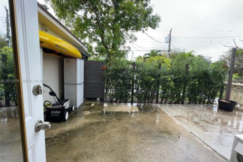 House in Miami, Florida 1 bedroom, 42.46 sq.m. № 2075173 - photo 12