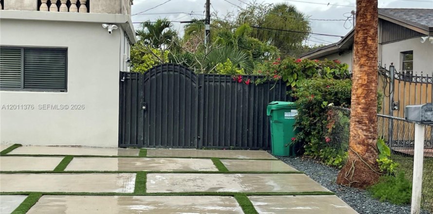 House in Miami, Florida 1 bedroom, 42.46 sq.m. № 2075173