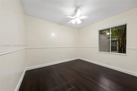 House in Weston, Florida 4 bedrooms, 267 sq.m. № 2054326 - photo 27