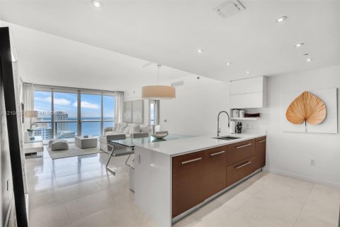 Copropriété à vendre à Miami, Floride: 2 chambres, 121.98 m2 № 2422577 - photo 7