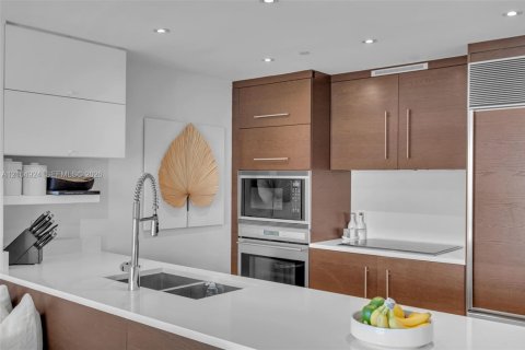 Copropriété à vendre à Miami, Floride: 2 chambres, 121.98 m2 № 2422577 - photo 10