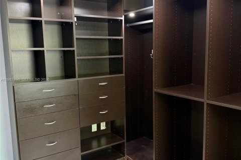 Купить виллу или дом в Майами, Флорида 4 спальни, 250.65м2, № 2048955 - фото 22