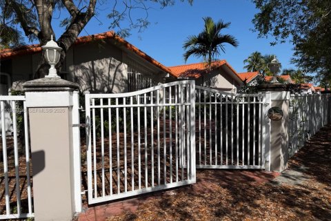 Купить виллу или дом в Майами, Флорида 4 спальни, 250.65м2, № 2048955 - фото 3