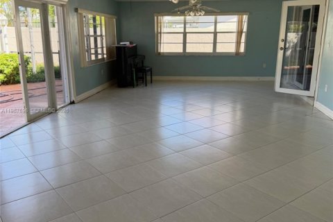 Купить виллу или дом в Майами, Флорида 4 спальни, 250.65м2, № 2048955 - фото 30