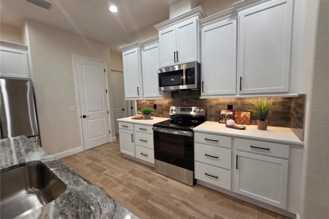 House in Brooksville, Florida 4 bedrooms, 236.9 sq.m. № 2212753 - photo 11