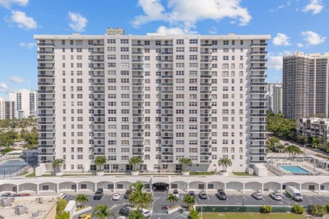 Copropriété à vendre à Fort Lauderdale, Floride: 2 chambres, 123.37 m2 № 2417329 - photo 19